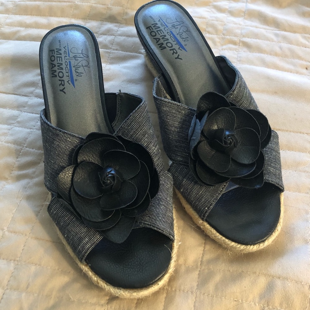 🌺🌺Lifestride memory foam summer wedges🌺🌺